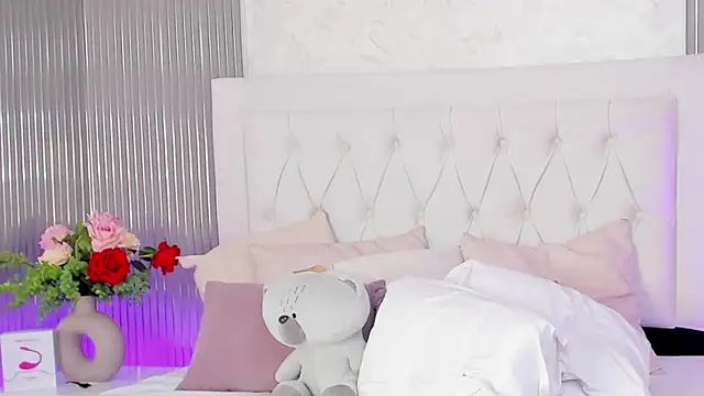 Snapshot of MelodySweetHoney chatting on 11/18/25, 03:27 MelodySweetHoney online show from 11/18/25, 03:27