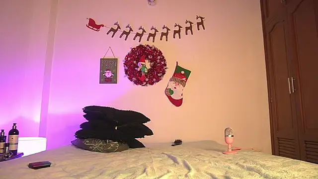 Snapshot of noah_0814 chatting on 12/23/25, 03:04 noah 0814 online show from 12/23/25, 03:04