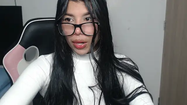 Snapshot of MayaScott11 chatting on 04/22/26, 07:59 MayaScott11 online show from 04/22/26, 07:59