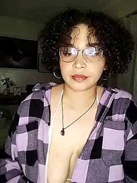 Snapshot of Julie_wallace chatting on 10/05/25, 12:31 Julie wallace online show from 10/05/25, 12:31