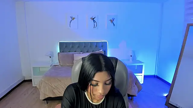 Sofia collen  online show from 11/18/25, 07:51