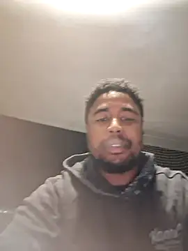 Snapshot of banj06@xh chatting on 10/24/25, 08:27 banj06xh online show from 10/24/25, 08:27