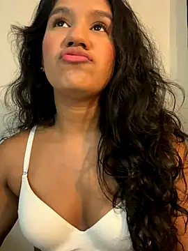 Lyria Diamond online show from 10/23/25, 03:39