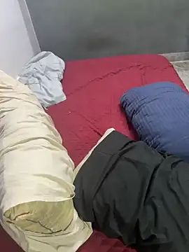 Snapshot of Worldwideshows13 chatting on 12/15/25, 08:57 Worldwideshows13 online show from 12/15/25, 08:57