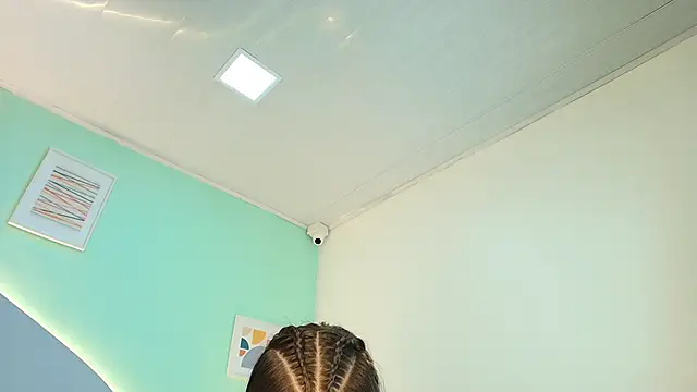 Snapshot of Alistoker chatting on 12/14/25, 10:42 Alistoker online show from 12/14/25, 10:42