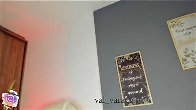 Snapshot of val_varago chatting on 02/15/26, 07:51 val varago online show from 02/15/26, 07:51