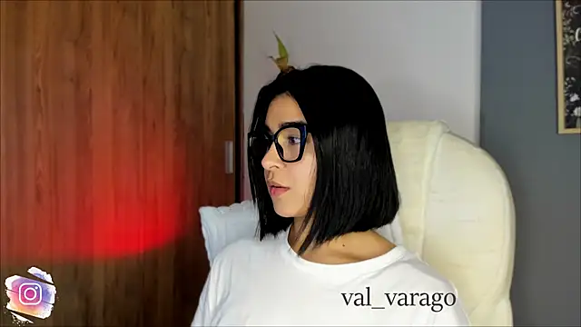 Snapshot of val_varago chatting on 03/13/26, 04:41 val varago online show from 03/13/26, 04:41