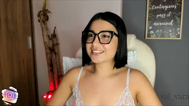 Snapshot of val_varago chatting on 04/10/26, 04:06 val varago online show from 04/10/26, 04:06