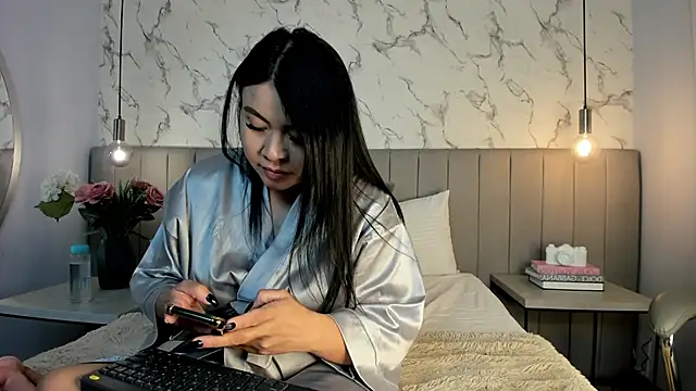 Amber Santana online show from 11/04/25, 09:03