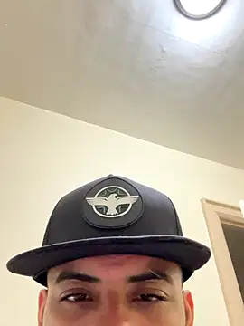 LeoPR00 online show from 10/19/25, 01:45