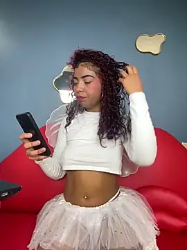 PrettyTiana  online show from 10/10/25, 07:57