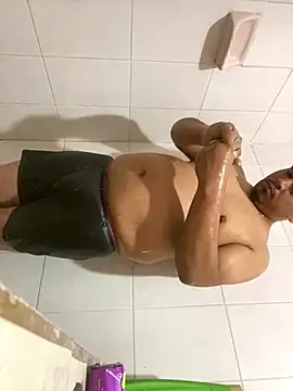 Snapshot of RangingWarranty chatting on 12/20/25, 05:14 RangingWarranty online show from 12/20/25, 05:14