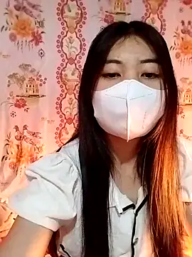 Snapshot of Damhan12 chatting on 02/06/26, 11:35 Damhan12 online show from 02/06/26, 11:35