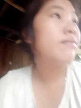 Snapshot of Luyen004 chatting on 09/27/25, 11:43 Luyen004 online show from 09/27/25, 11:43