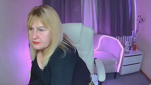 EmmaEllison online show from 11/12/25, 06:47