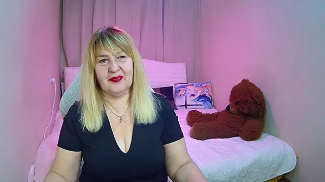 Snapshot of EmmaEllison chatting on 02/17/26, 07:16 EmmaEllison online show from 02/17/26, 07:16