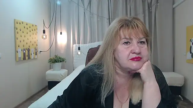 EmmaEllison online show from 05/20/26, 06:19