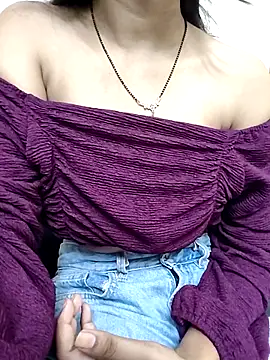 Snapshot of vidhi_00 chatting on 09/15/25, 05:02 vidhi 00 online show from 09/15/25, 05:02