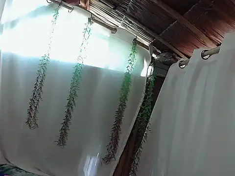 Huntrix2025 online show from 12/03/25, 12:40