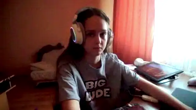 Snapshot of SharybbFace chatting on 09/17/25, 01:46 SharybbFace online show from 09/17/25, 01:46