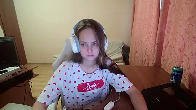 Snapshot of SharybbFace chatting on 09/24/25, 03:04 SharybbFace online show from 09/24/25, 03:04