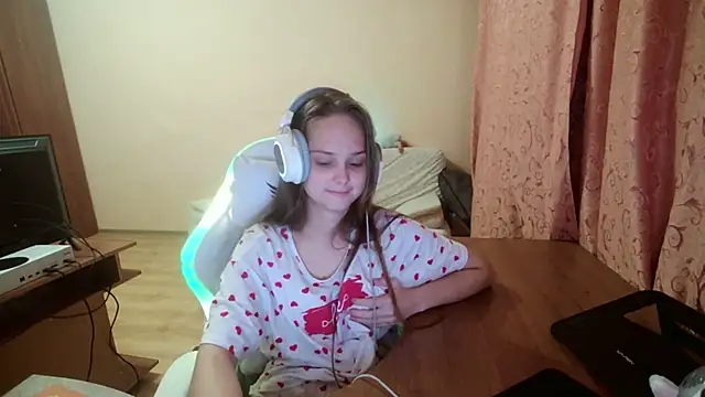 Snapshot of SharybbFace chatting on 09/25/25, 04:11 SharybbFace online show from 09/25/25, 04:11