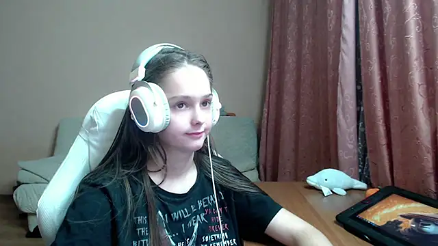 Snapshot of SharybbFace chatting on 10/14/25, 03:13 SharybbFace online show from 10/14/25, 03:13