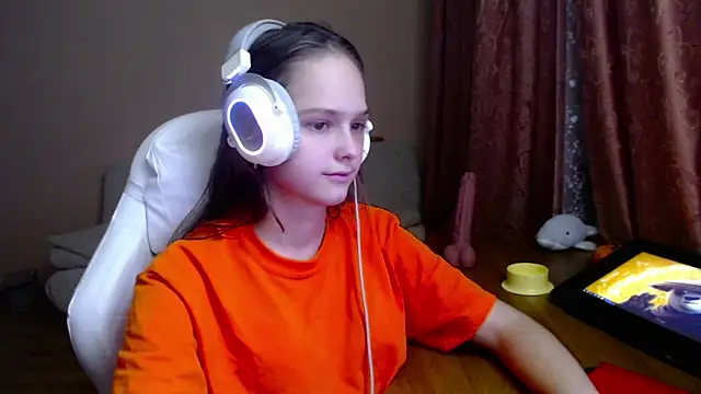 Snapshot of SharybbFace chatting on 10/15/25, 03:12 SharybbFace online show from 10/15/25, 03:12