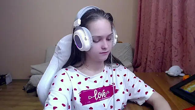 Snapshot of SharybbFace chatting on 10/16/25, 03:35 SharybbFace online show from 10/16/25, 03:35