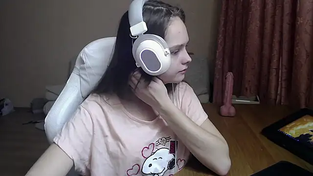 Snapshot of SharybbFace chatting on 10/19/25, 03:12 SharybbFace online show from 10/19/25, 03:12