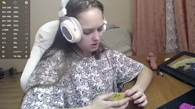 Snapshot of SharybbFace chatting on 10/24/25, 03:08 SharybbFace online show from 10/24/25, 03:08