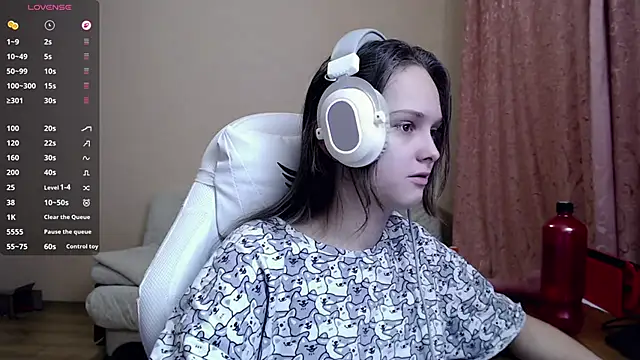 Snapshot of SharybbFace chatting on 10/25/25, 03:07 SharybbFace online show from 10/25/25, 03:07