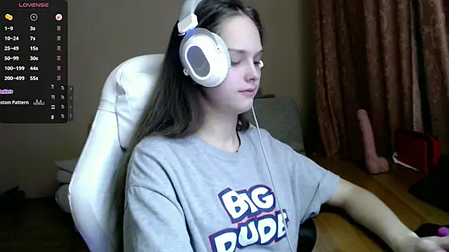 Snapshot of SharybbFace chatting on 10/26/25, 03:18 SharybbFace online show from 10/26/25, 03:18