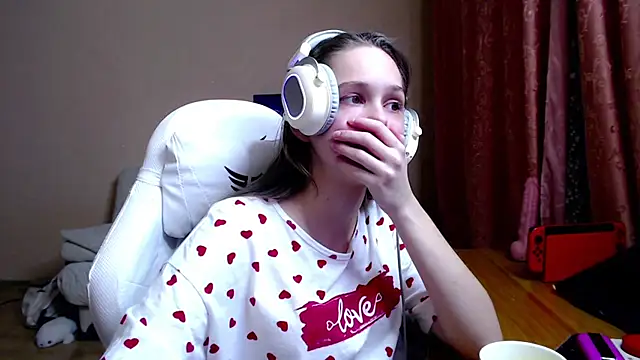 Snapshot of SharybbFace chatting on 10/31/25, 03:13 SharybbFace online show from 10/31/25, 03:13