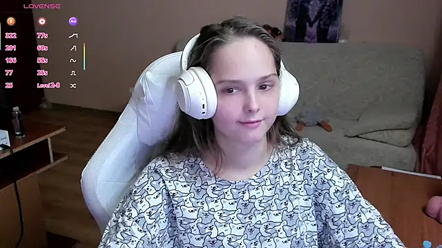 Snapshot of SharybbFace chatting on 11/11/25, 03:12 SharybbFace online show from 11/11/25, 03:12