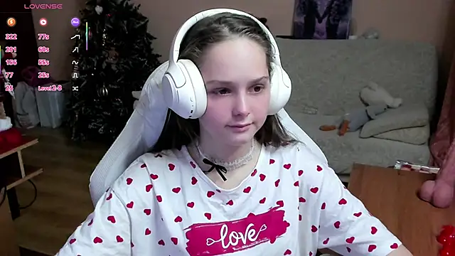 Snapshot of SharybbFace chatting on 11/18/25, 03:16 SharybbFace online show from 11/18/25, 03:16