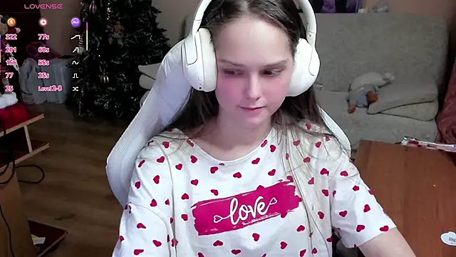 Snapshot of SharybbFace chatting on 11/19/25, 04:07 SharybbFace online show from 11/19/25, 04:07