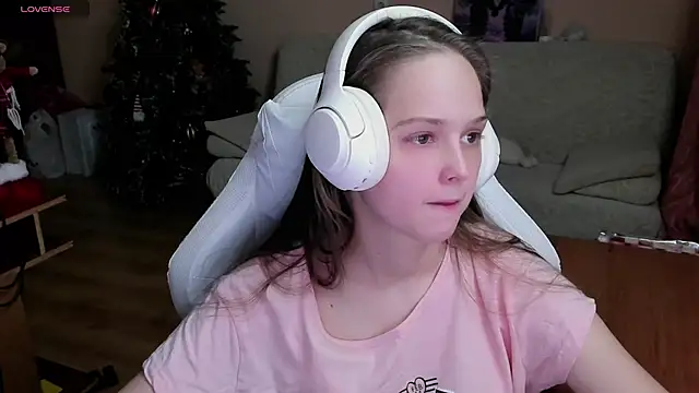 Snapshot of SharybbFace chatting on 11/22/25, 03:22 SharybbFace online show from 11/22/25, 03:22