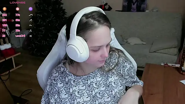 Snapshot of SharybbFace chatting on 11/23/25, 03:12 SharybbFace online show from 11/23/25, 03:12