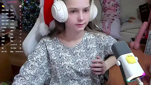 Snapshot of SharybbFace chatting on 12/15/25, 03:16 SharybbFace online show from 12/15/25, 03:16