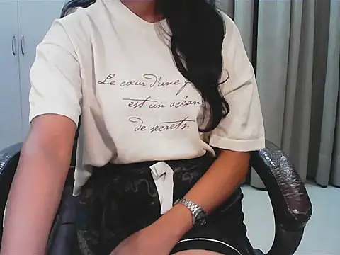 short girl  online show from 11/07/25, 04:40