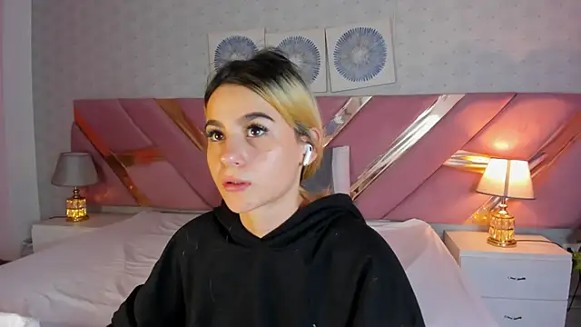 ChloeLaurentt online show from 12/14/25, 02:22