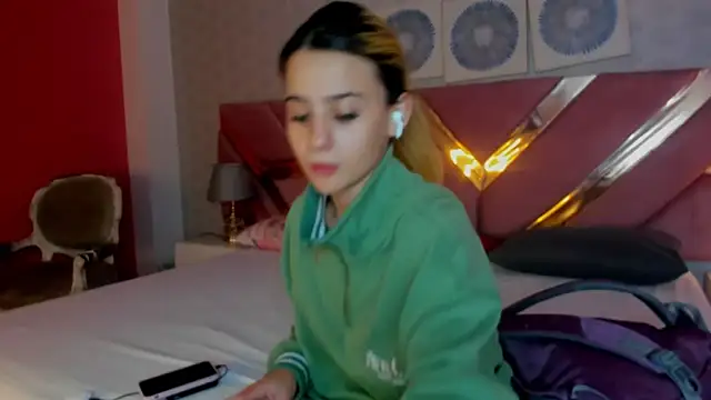 ChloeLaurentt online show from 12/16/25, 12:43