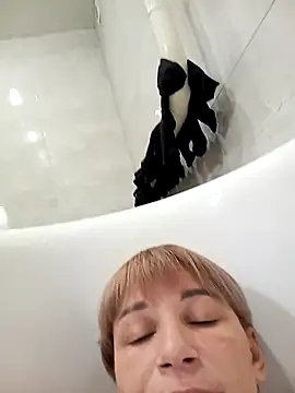 Snapshot of SweetKiss96 chatting on 09/28/25, 06:24 SweetKiss96 online show from 09/28/25, 06:24