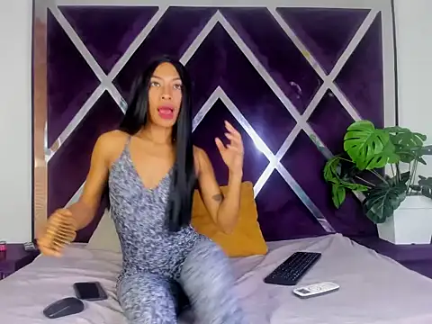 angelkyraasm online show from 11/17/25, 12:55