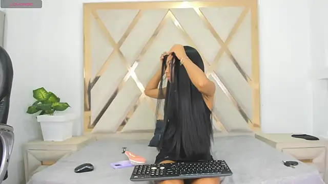 angelkyraasm online show from 06/17/26, 12:40