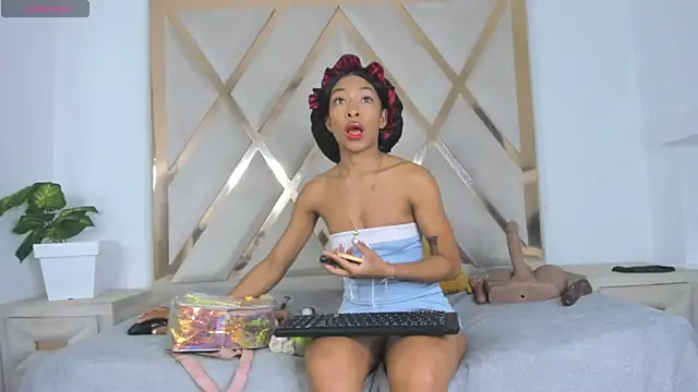 angelkyraasm online show from 06/23/26, 12:47