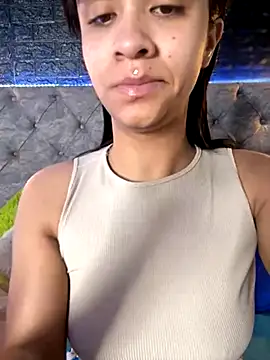 Snapshot of Isabella-Teen chatting on 09/25/25, 02:15 Isabella-Teen online show from 09/25/25, 02:15