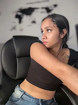 Isabella-Teen online show from 04/26/26, 01:31