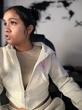 Isabella-Teen online show from 04/28/26, 01:49